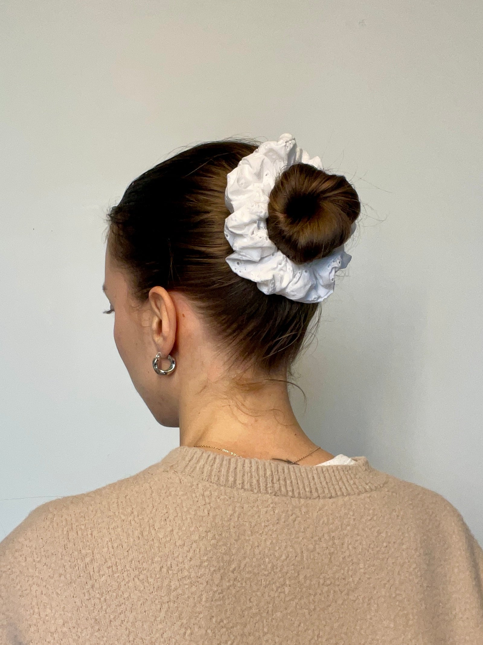 LACE WHITE